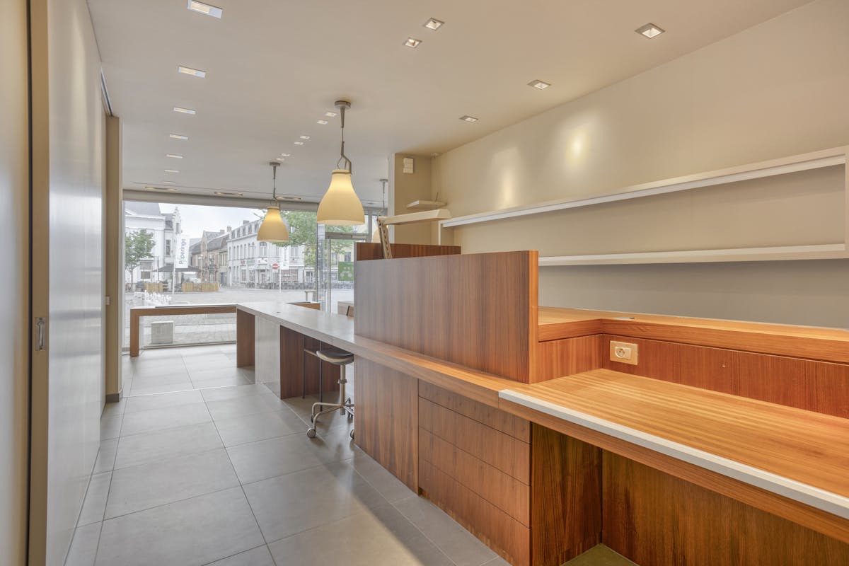 Beautiful commercial property with home for sale on the Grote Markt - photo 4