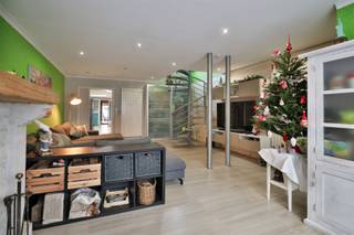 Deze woning met 3 slaapkamers en een grote tuin is gunstig gelegen voor openbaar vervoer (bus en tram), vele  fietsverbindingen en scholen. Via de...