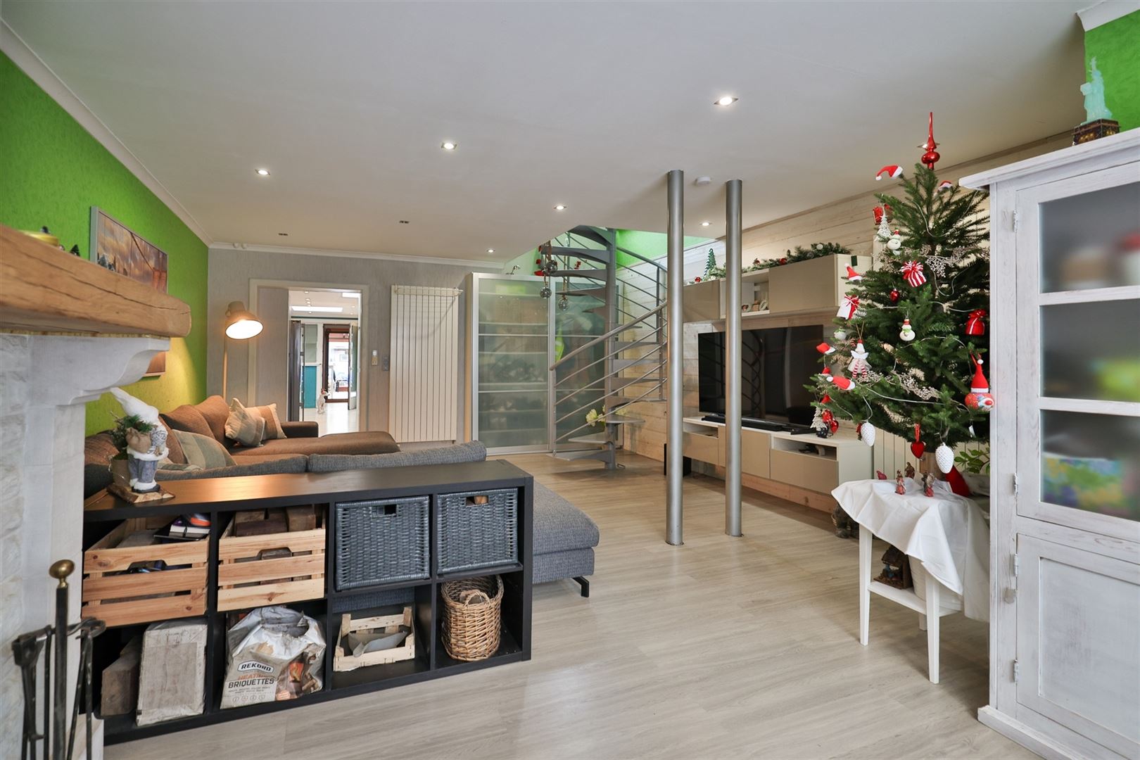 Rijwoning met ruime, zonnige tuin en drie slaapkamers - foto 2