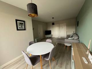 Te koop Dakappartement met 2 ruime terrassen in het centrum van Brasschaat.Ondergrondse autostaanplaats bij aan te kopen aan €18.000.Het appartement...