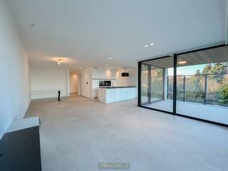 Exclusief appartement werd afgewerkt met HOOGWAARDIGE MATERIALEN en voldoet aan de meest recente energienormen, waardoor deze eigendom...