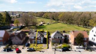 Te renoveren gezinswoning met garage en tuin nabij het centrum van De Klinge Dit betreft een charmante half open bebouwing met 3 slaapkamers, ruime...