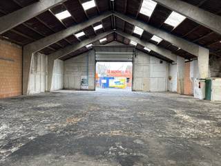 Te huur: functionele loods in IzenbergeDeze ruime loods is gelegen in het dorp van Izenberge en biedt een oppervlakte van 569 m².De loods is...