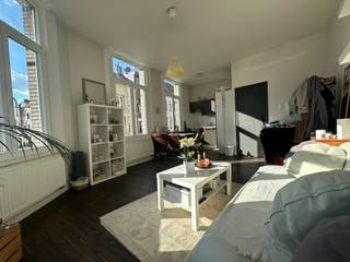 Op zoek naar een instapklaar appartement met een warme en lichte sfeer? Dit charmante, volledig gemeubelde appartement op de eerste verdieping...