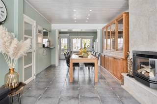 In een rustige éénrichtingsstraat te Wemmel vindt u deze perfect onderhouden tweegevelwoning, ideaal gelegen op wandelafstand van de Markt,...