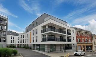 We Invest Sud-Luxembourg vous propose ce superbe appartement haut de gamme situé au cœur d’Arlon, au 2ᵉ étage d’une résidence récente avec...