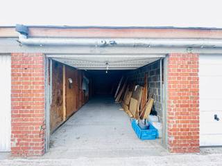 Ruime garage nabij het centrum van Menen<br />9,5m diep<br />3,3m breed<br />27m²<br /><br />garage nummer 27