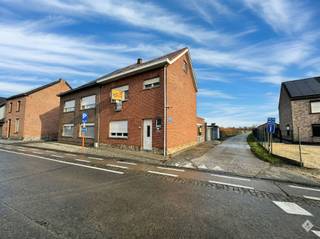 Ontdek het potentieel van deze te renoveren halfopen bebouwing, rustig gelegen in het charmante Buggenhout. De woning bevindt zich op een perceel...