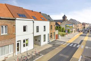 **Investeren nabij Gasthuisberg**Op een steenworp van het centrum van Leuven kan je dit opbrengstpand met 3 vernieuwde studio's terugvinden. We...