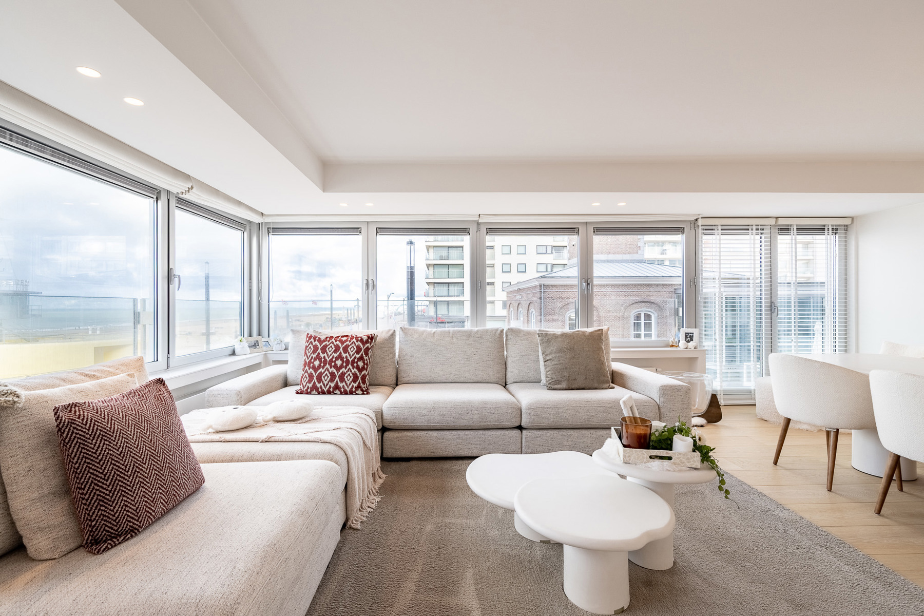 Ruim hoekappartement met frontaal zeezicht - foto 3