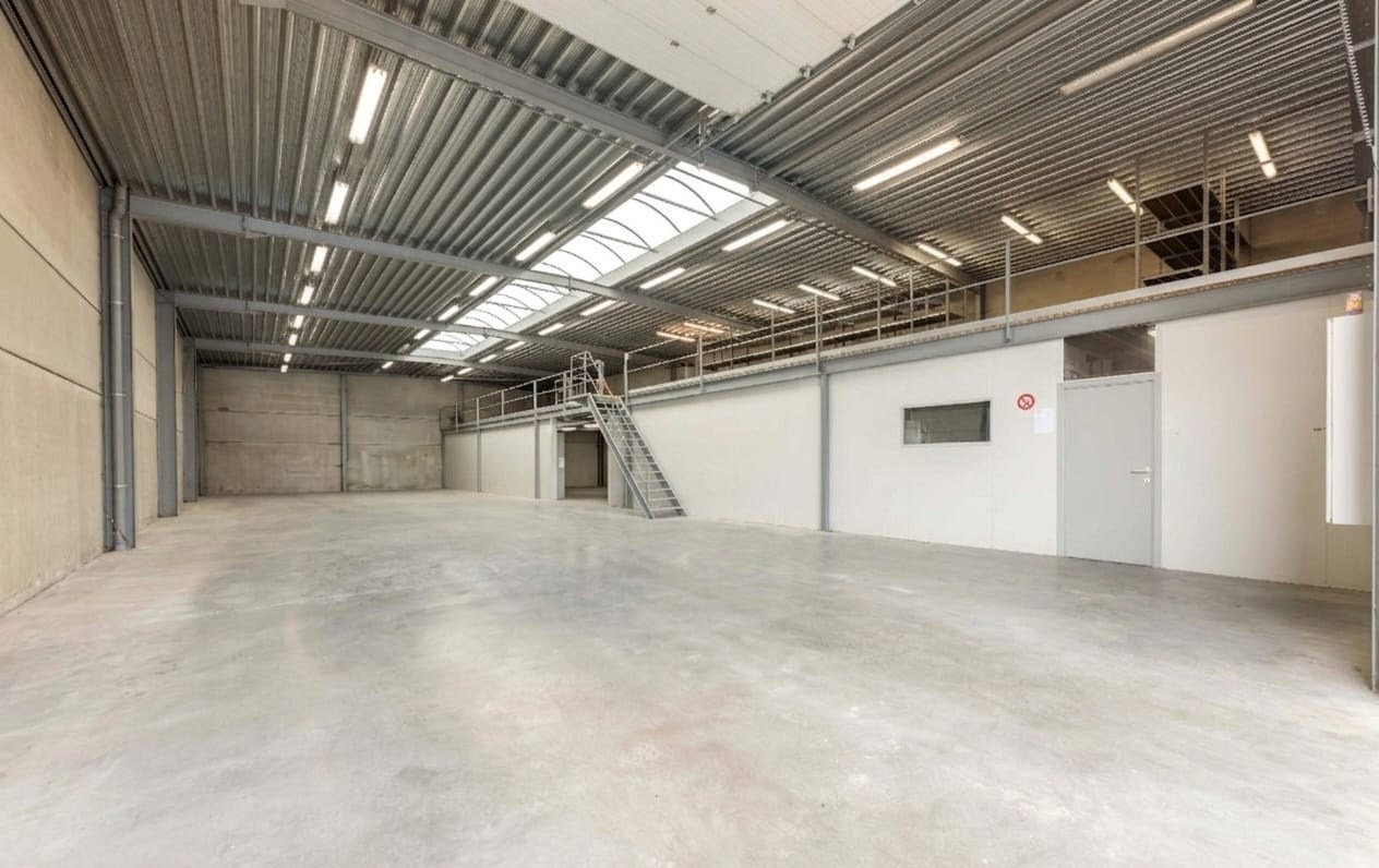BEDRIJFS-/INVESTERINGS VASTGOED | LOODS | SHOWROOM | BURELEN & APPARTEMENT - foto 4