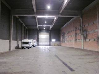 - Unit 4.484m²- 8 meter vrije hoogte- laad- en loskades- gelijkvloerse poorten : elektrisch bedienbaar- LED verlichting- Dak voorzien van...