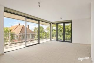 - Uitstekende ligging op het marktplein van Beselare (Beselarestraat 330, appartement 7)- Nieuwbouwappartement op de 2de verdieping (lift aanwezig)-...