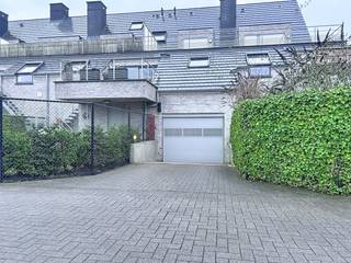 Location:Willy Vandersteenplein in Kalmthout-Heide, an excellent location, close to shops, public transport and the center.Features:-...