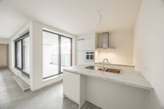 Op deze unieke locatie waar zich vroeger het iconische restaurant 'De Zwaan' bevond, kan je dit appartement terug vinden op de tweede...