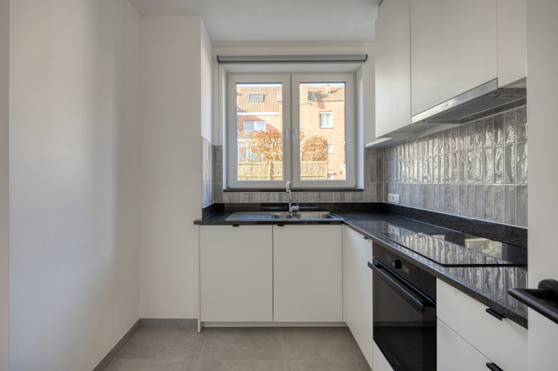Volledig nieuw gerenoveerd gelijkvloers appartement - foto 4