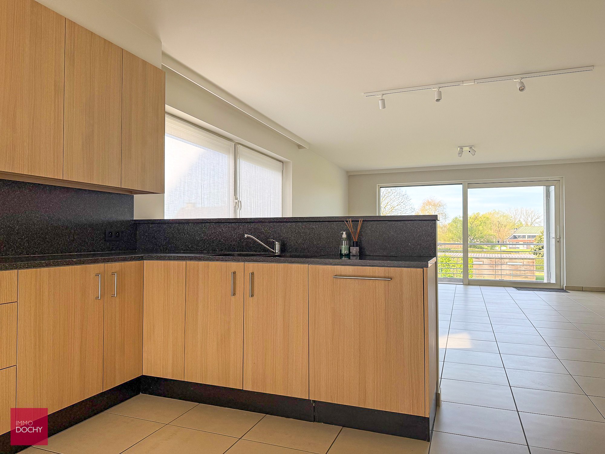 Volledig opgeschilderd ruim appartement op mooie ligging | Potegemstraat - foto 4