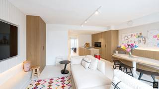 This tastefully renovated duplex apartment enjoys a prime location: quietly situated yet within walking distance of both the seafront promenade...