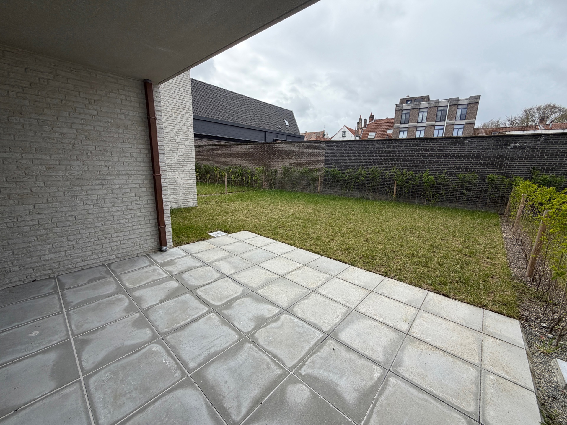 Nieuwbouw 1-slpk appartement met tuin in centrum Brugge - foto 2