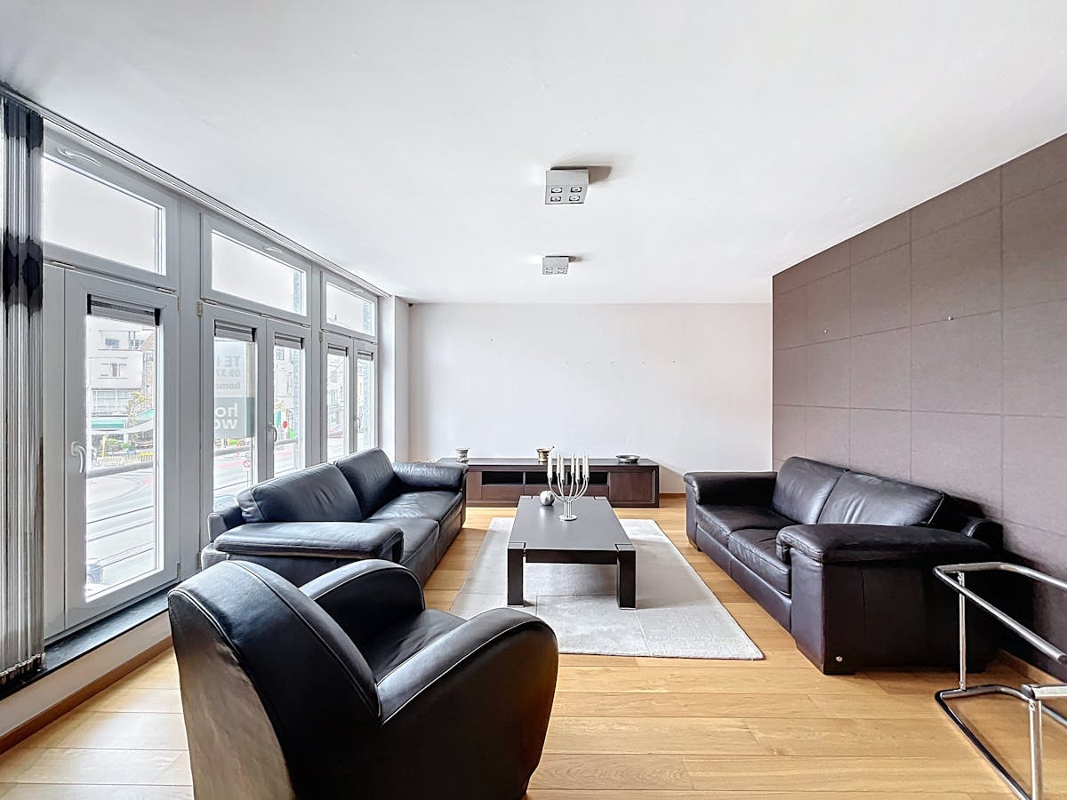 Instapklaar ruim appartement te koop aan de Markt in Eeklo - foto 5