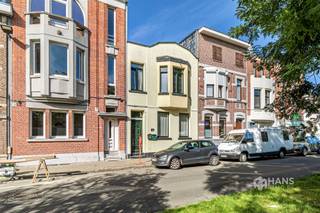 <p><span>Centrally located house (125 m²) with 3 bedrooms and 2 outdoor spaces (4-15 m²) in Deurne. </span></p><p><span> </span></p><p><span>The property is well located a stone's throw from the Rivierenhof and is easily accessible by public transport and car. Furthermore, there is also no shortage of velo stations in the vicinity. </span></p><p><span> </span></p><p><span>The property offers many possibilities thanks to its favorable layout. The electricity is compliant and the windows have double PVC glazing. A new boiler (Vaillant) was installed in 2021. </span></p><p><span> </span></p><p><span>You enter the entrance/trap hall, which on the right provides access to the living room (30 m²). At the back, it is connected to the separate kitchen (11 m²) with basic equipment. Furthermore, on the ground floor there is a closet for washing and drying machine and a separate toilet. The north-west-oriented outdoor space has an area of about’about 15 m².</span></p><p><span> </span></p><p><span>Upstairs there are 3 bedrooms of 5 m², 16 m² and 17 m². The room at the back opens onto a 4 m² terrace. The bathroom (7 m²) has a bathtub, shower stall and washbasin.</span></p><p><span> </span></p><p><span>Finally, the property has a spacious cellar (23 m²). Are you looking for a property with many possibilities in a convenient location near the Rivierenhof? Do not miss this opportunity! Habitable surface 125 m² ref: gross. vloeropp. EPC certificate. For more info or a free estimate visit </span><span><span>www.hansimmo.be</span></span></p><p><span> </span></p>