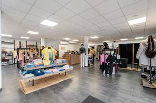 Commercieel uitstekend gelegen investeringspand bestaande uit een handelsgelijkvloers met een oppervlakte van 110 m² + kelder, gelegen in het...