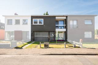 Deze gesloten bebouwing is gelegen in het hart van het landelijke Bassevelde en biedt heel wat potentieel voor wie op zoek is naar...