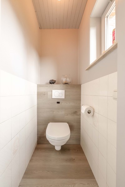 Prachtige alleenstaande instapklare woning met 5 slaapkamers inpandige garage, mooi terras en tuin TE KOOP in hartje Sint-Baafs-Vijve - foto 4