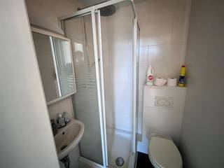 <p><span>*** Enkel voor studenten</span></p><p><span>2de semester - vrij vanaf 14/02/2026.</span></p><p><span> </span></p><p><span> </span></p><p><span>Deze kleine residentie met 1 studio en 6 kamers is ideaal gelegen aan de rand van de stad. Dichtbij alle faculteiten en openbaar vervoer. De kamers zijn gemeubeld en voorzien van eigen sanitair. Er is 1 gemeenschappelijke keuken die met 6 studenten gedeeld wordt. </span></p>