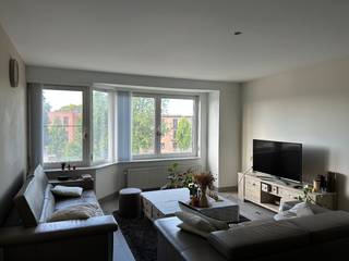 Ruim zonnig appartement in goed onderhouden gebouw te Wilrijk, Krijgslaan 251. Bewoonbare oppervlakte 105 m2 met zuiderterras 12 m2. EPC B (106...
