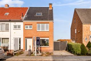 Instapklare gezinswoning te Achterbroek met open groen uitzicht, tuin, parking en 3 slaapkamersDeze instapklare en verzorgde woning combineert...