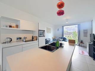 Dit appartement aan de Minnemeers biedt het comfort van een recent gebouw op een van de meest centrale locaties van Gent. Omdat het pand nog zo...