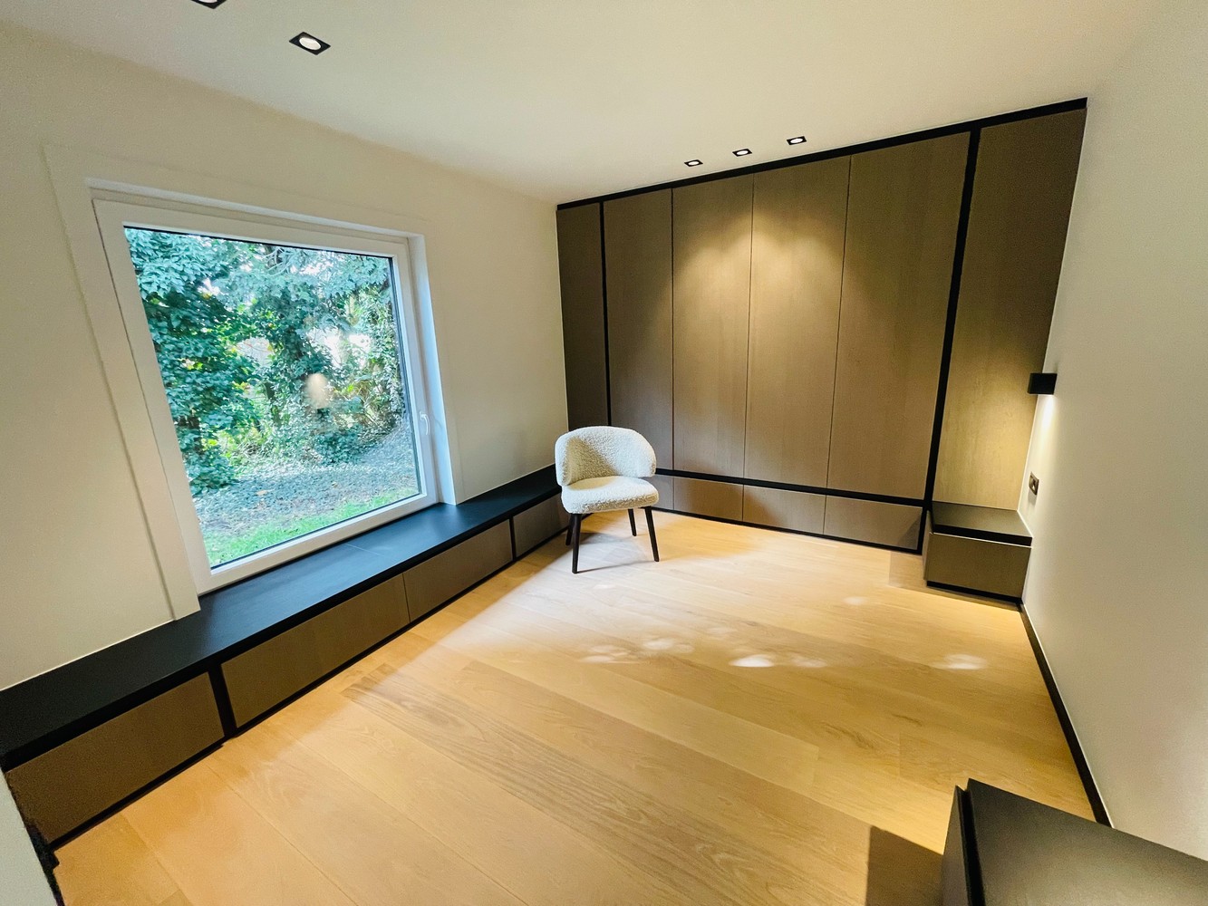 Damme, vlakbij Moerkerke Tot in de puntjes LUXUEUS  gerenoveerde ENERGIEZUINIGE open bebouwing , alles op het gelijkvloers - foto 4