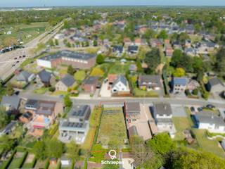 We vinden deze mooie bouwgrond voor halfopen bebouwing (circa 4,5 are) terug op een centrale ligging te Zonhoven-centrum. Voor meer informatie...