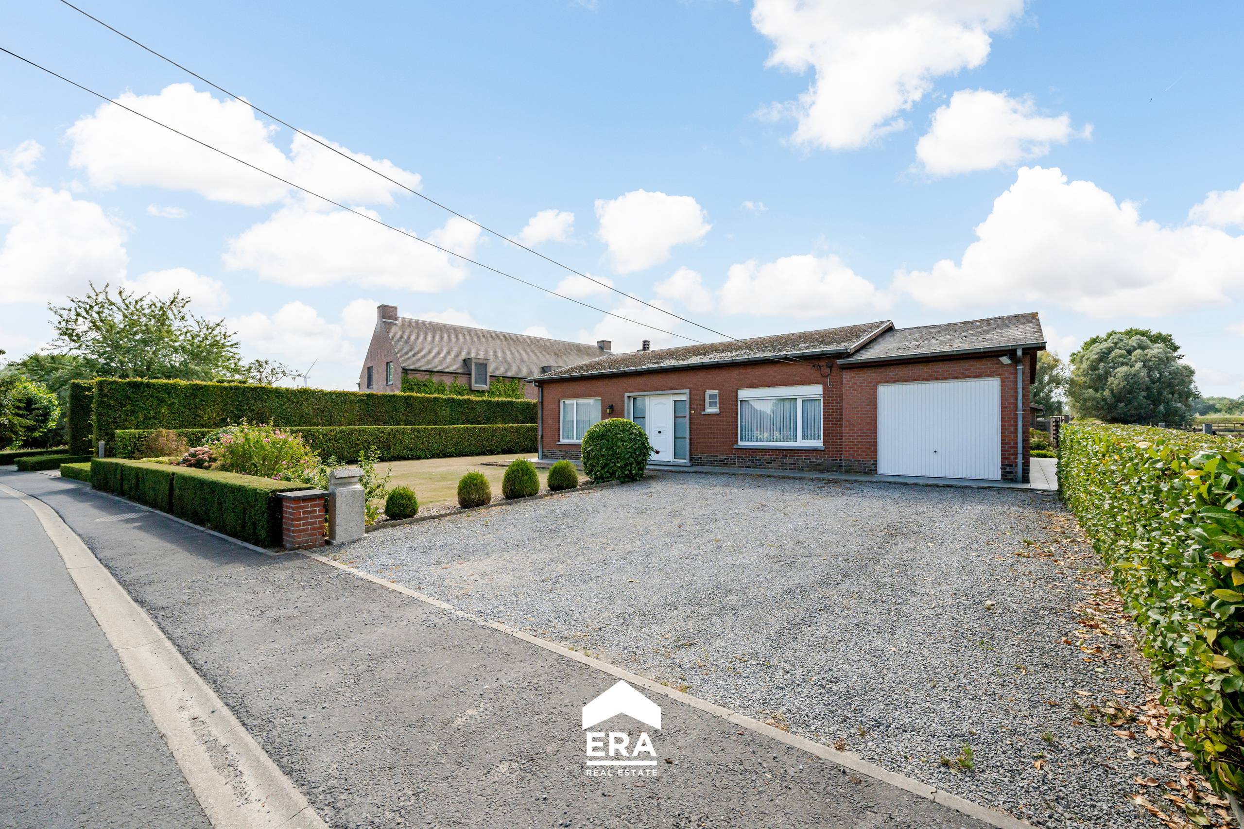 Alleenstaande woning met 2 slaapkamers + garage op 1078 m² - foto 3