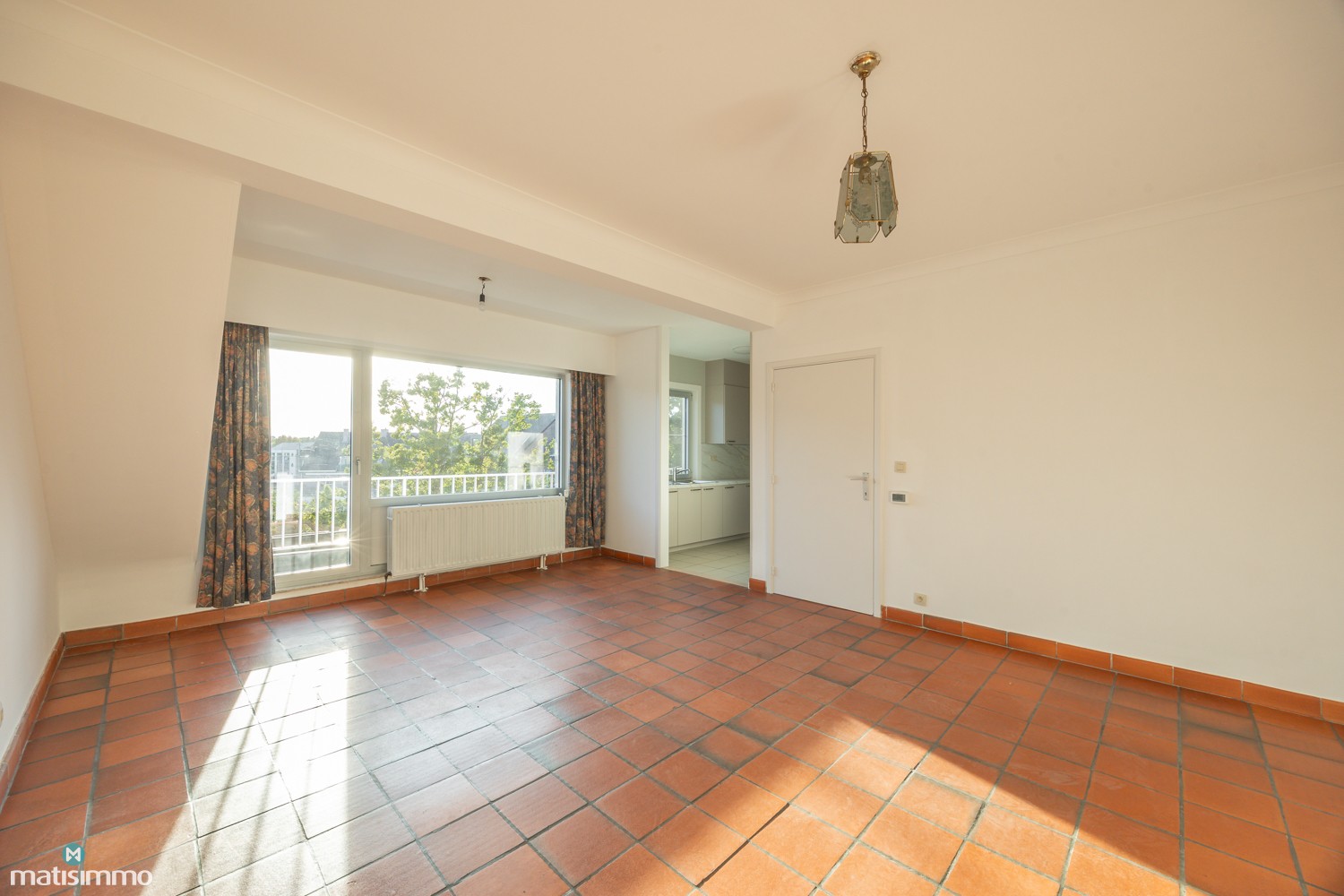 VERZORGD APPARTEMENT MET 2 SLAAPKAMERS, TERRAS EN AUTOSTAANPLAATS NABIJ HET CENTRUM VAN BILZEN - foto 5