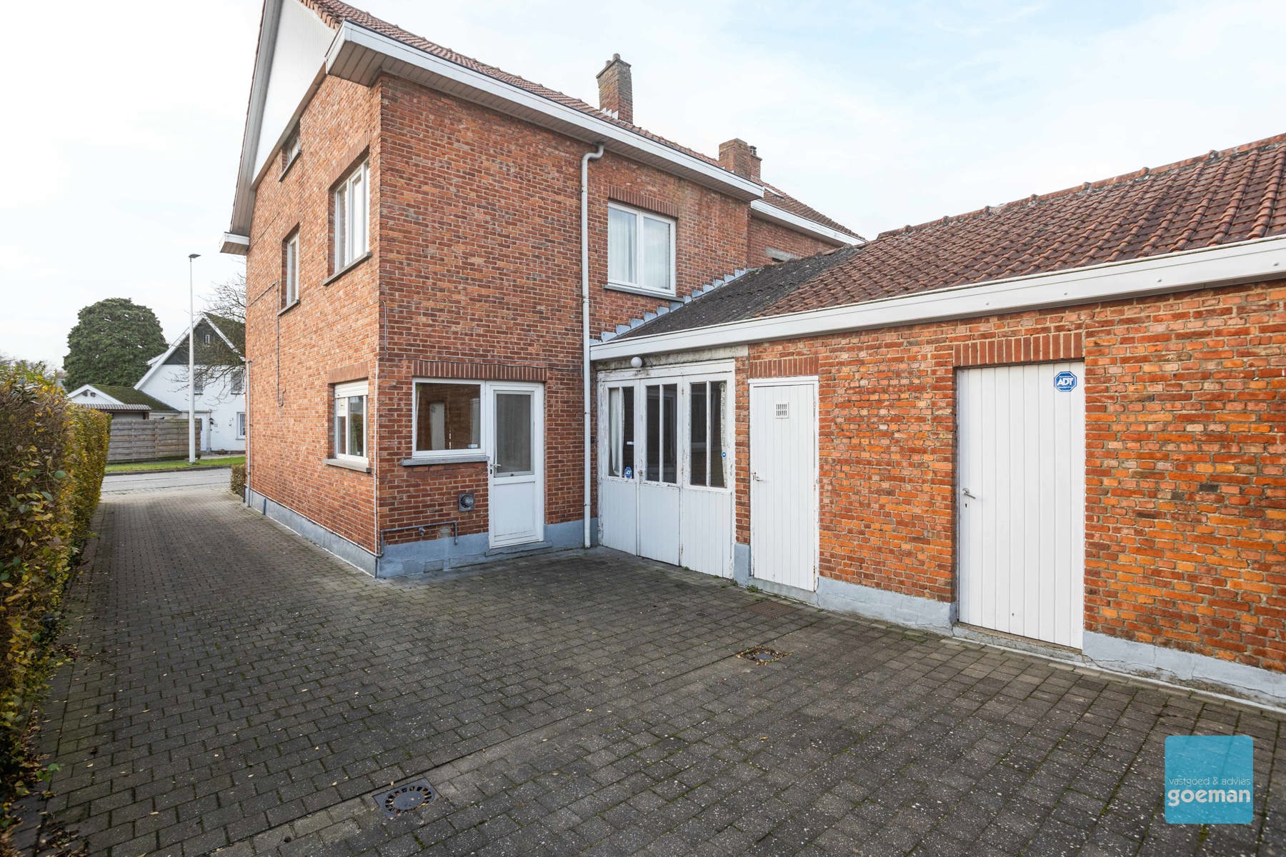 Te renoveren woning met 3 slaapkamers en mooie tuin te Zele! - foto 5