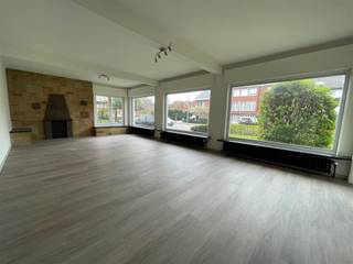 Mooi gelegen villa : grote inkomhal, ruime living, groot eetkeuken, toilet, veranda, garage, 4 slaapkamers, badkamer, zolder, kelder en tuin. Epc...