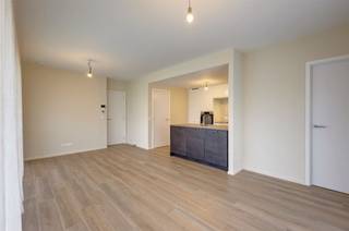 <p><span>Instapklaar gelijkvloers appartement in autovrij wooncomplex Tuinen van Eden</span></p><p><span>Rustige en centrale ligging nabij Universiteit Antwerpen, winkelcentrum De Bist, A12 en E19, vlot bereikbaar met openbaar vervoer. </span></p><p><span> </span></p><p><span>Indeling</span></p><ul><li><span>Ruime Inkomhal </span></li><li><span>Apart toilet met lavabo </span></li><li><span>Badkamer met bad/douche en lavabomeubel</span></li><li><span>Woon- en eetkamer met veel lichtinval en schuifraam naar terras </span></li><li><span>Open, volledig ingerichte keuken (AEG-toestellen: koelkast, diepvries, inductiekookplaat, vaatwasser) </span></li><li><span>2 slaapkamers </span></li><li><span>Privétuin met terras </span></li></ul><p><span> </span></p><p><span>Extra troeven</span></p><ul><li><span>Berging in het appartement (aansluiting wasmachine/droogkast) </span></li><li><span>Extra privatieve kelderberging </span></li><li><span>Afgesloten fietsenstalling </span></li></ul><p><span> </span></p><p><span>Bijzonderheden</span></p><ul><li><span>Provisie €200/maand (incl. privatief verbruik warm water en verwarming via geothermie) </span></li><li><span>Ondergrondse staanplaats kan bij gehuurd worden aan €90/maand</span></li><li><span>3 zonnepanelen op het dak (samen 920 WP), voldoende voor een groot deel van het basisverbruik</span></li><li><span>Onmiddellijk beschikbaar (1 juni) </span></li></ul><p><span> </span></p><p><span>Ben jij geïnteresseerd in dit gelijkvloers appartement te huur in Wilrijk, ben je op zoek naar ander vastgoed, een investering of wens je de waarde van jouw eigendom te kennen? Dan ben je bij BOLT Immo aan het juiste adres! Wij helpen jou graag verder.</span></p><p><span> </span></p><p><span> </span></p>