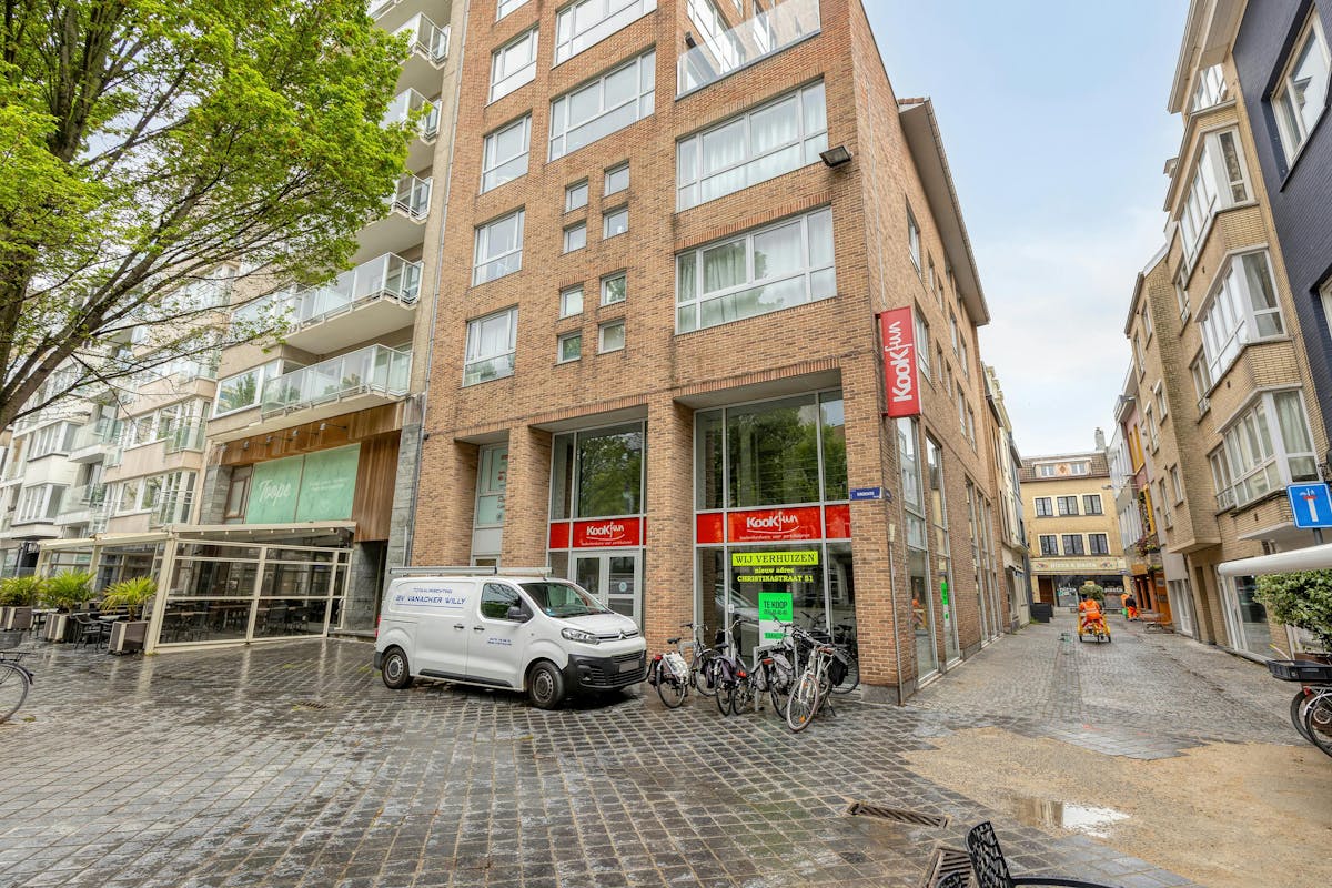 Zeer ruim hoekpand te huur (ca. 405 m²) in hartje Oostende - foto 4