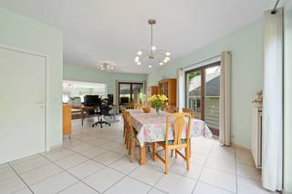 Te koop In Meise : Woning met 4 kamers en 2 badkamer, op wandelafstand van scholen, winkels en openbaar vervoer.Deze instapklare woning biedt...