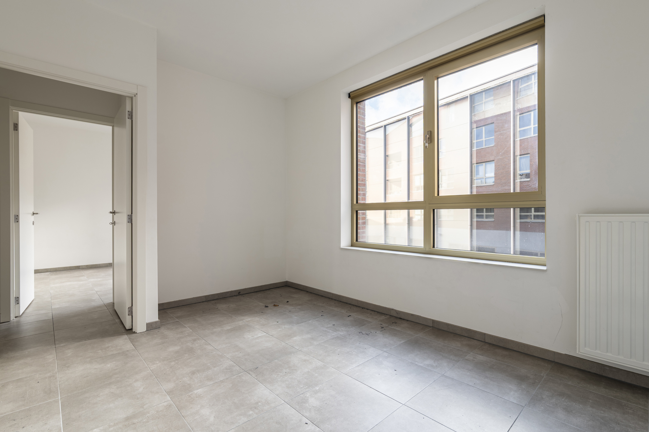 Appartement met 2 slaapkamers, terras en autostaanplaats - foto 4