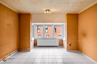 Op een goede locatie in het centrum van Begijnendijk bevindt zich dit licht op te frissen appartement met 1 slaapkamer en garage. U bevindt zich...