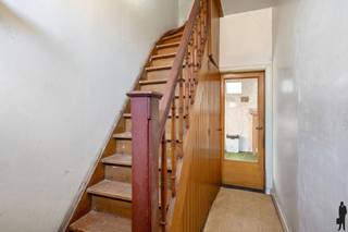 Charmante renovatiewoning op ca. 550m² in het groene Kalmthout.Indeling als volgt:Gelijkvloers:- een lichtrijke leefruimte (ca. 24m²)- een eetruimte...