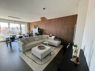 [Recent gerenoveerd appartement met garage]Dit instapklare appartement bevindt zich op de 2e verdieping van een kleinschalig gebouw. De ruime living...