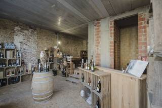 Samenstelling van het pand:- Gelijkvloers handelspand 110m² met kelder als opslag- Appartement 1 (1ste verdiep): 96 m² kwaliteitsvolle woonruimte...