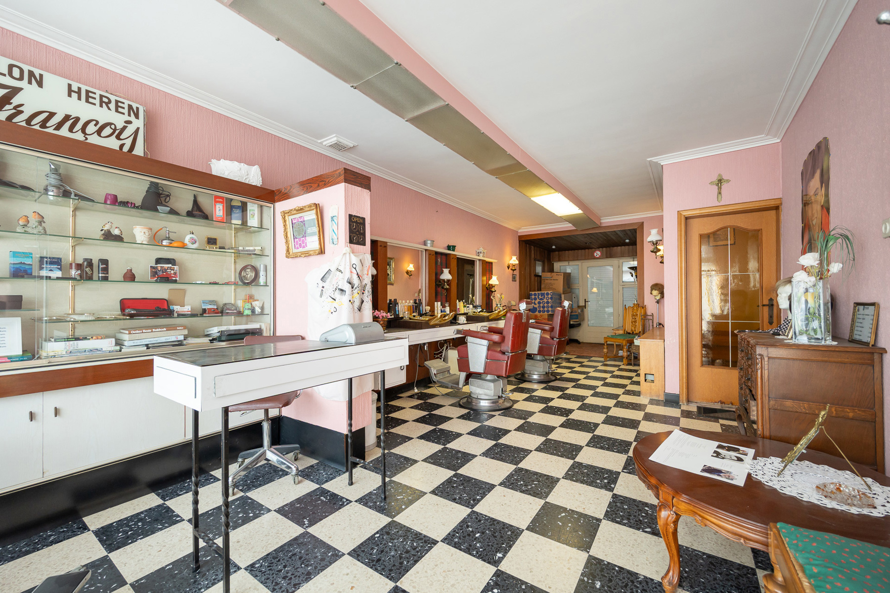 Handelshuis met 3 slaapkamers, mooie tuin en garage  - foto 5