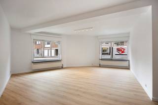 Discover this spacious ground floor apartment, conveniently located at Koning Leopold III-straat 23 in Merchtem. The apartment offers a...