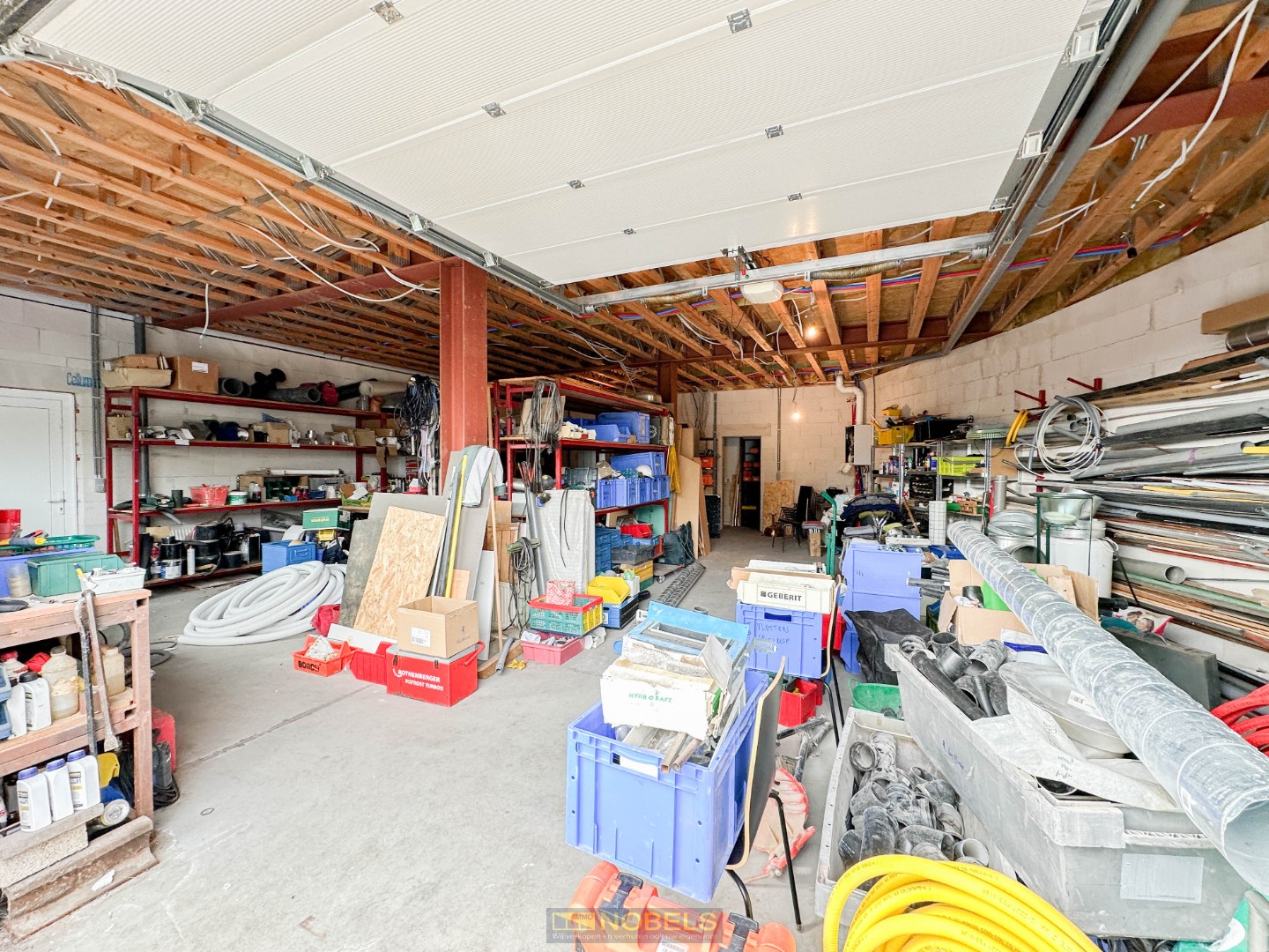 Te koop, magazijn met bovenliggend appartement op topligging te Ronse - photo 2