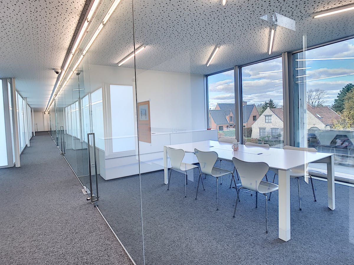 Instapklaar kantoor van ca. 26,98m² in 3koningen Torhout - foto 4